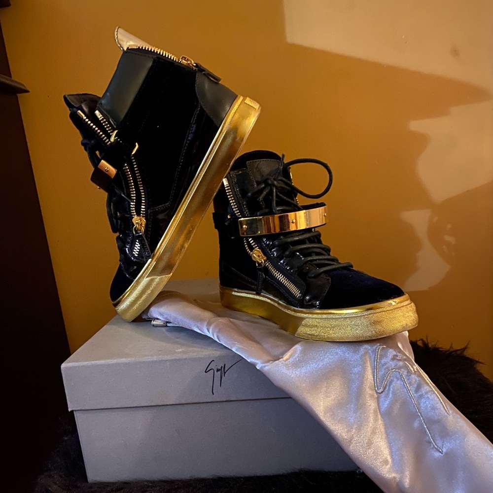 Giuseppe Zanotti Design black and gold,